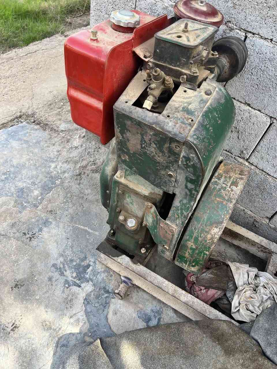 السلام عليكم محرك وباكس ١٠حصان شغال السعر ٣٥٠ الف وبي مجال ***********
