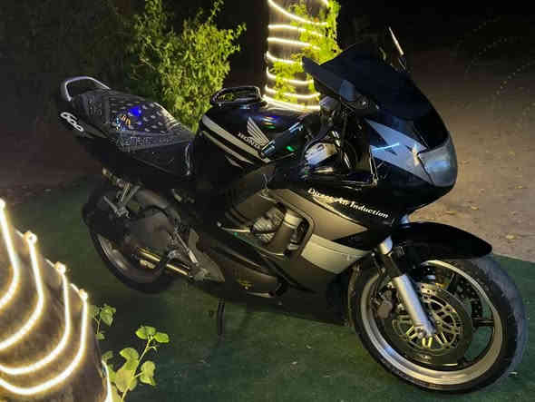 السلام عليكم
ماطور هوندا للبيع F3 حجم المكينه (600) اربعة سلندر مكينه كبسسس موديل (98) شراي راسل واتساب ***********
