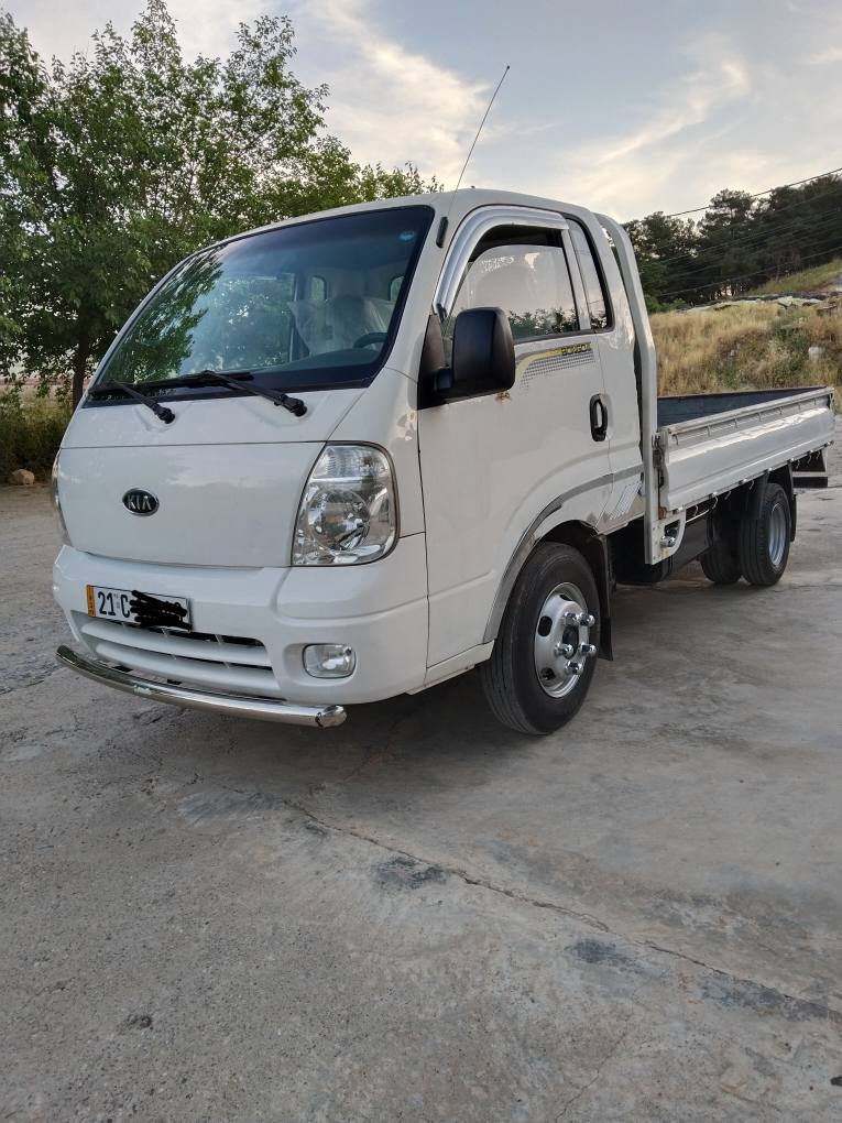 کیای4000مۆدێل 2012بێ بۆیاخ هه یکەلێکی جوانی هه گێڕومەکینەوعەکسل وشانسی بەشەرت سەنەوی وڕەقەمی تازەیە تا2031 تەبریدە شەش تایەی تازەی لەژێردایە تایەی دواوەی 14یە چرکەی تیانییە ماڵی دۆستە...ژ.م..
*********** السليمانية, العراق
