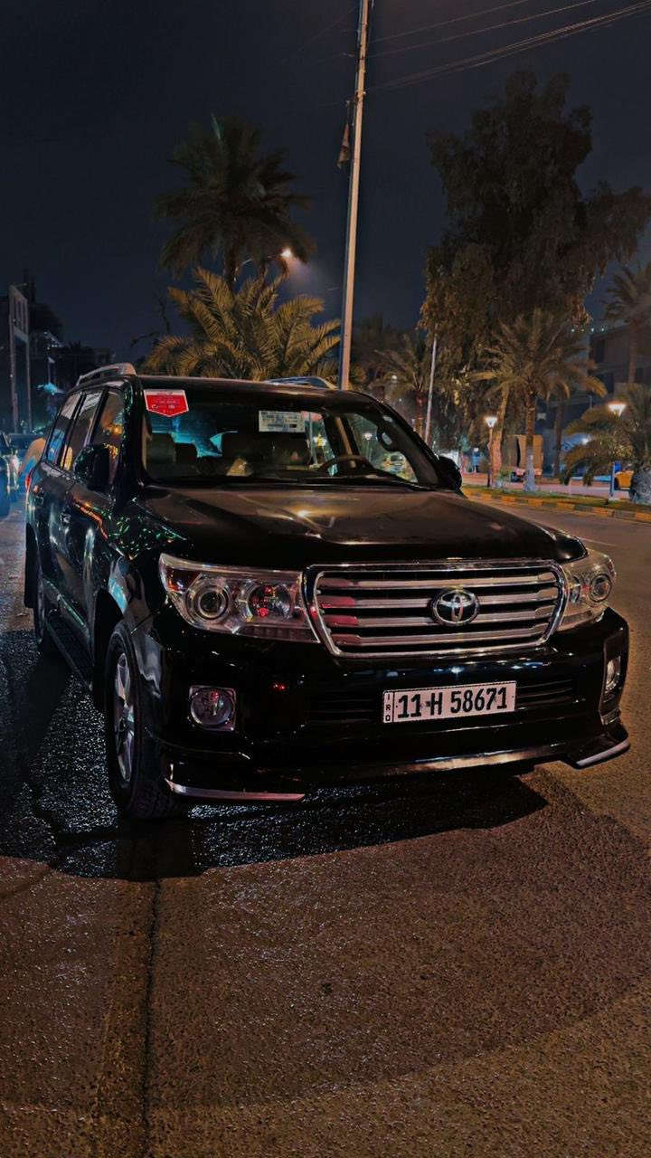 السلام عليكم 
لاند كروز 2014
فول موصفات 
ولا كلوب مشتغل بيه 
كير مكينه تبريد كفاله 
بيه صبغ 4رشات ابيع حزام 
مكان السياره بغداد 
ماشيه 200حقيقي
للبيع او مراوس حسب القناعه 
رقم ***********
