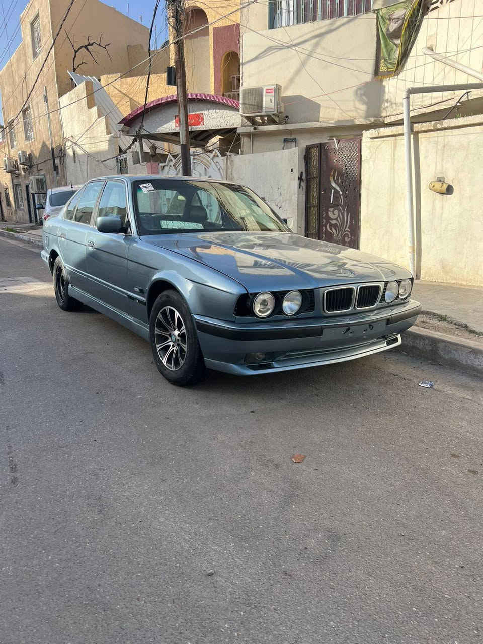 السلام عليكم اخوان وين ليدور سياره حار ومكسب ورخيص هاي السياره للبيع رقم بابل مشروع وطني مكانه بغداد 
السياره توه طالعه من الفرن السياره جديد بمعنه الكلمه الله شاهد وتفوتكم بس اترتب الداخل بس دوشمه رادله
محرك 525 محرك وكير جديد صدر جديد كولشي بيه جديد 
السعر 42 وبيه مجال قليل الان السياره بس رادله دوشمه 
هذا رقم صاحب السيارة 
*********** صاحب السيارة اخوان والله اتفوتكم @الجميع
