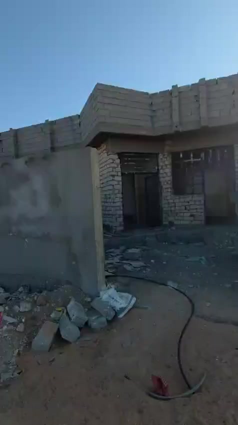 بسم الله إعلان بيت للبيع الرمادي منطقه الشراع خلف معرض السيارات الكبيره البيت طابو زراعي سند ٢٥ البيت ركن مساحه الدار ٢٤٠متر بناء حجر يحتوي الدار على ٢غرف نوم استقبال مطبخ حمام عدد ٢ البيت نقص بي الارضيه بوب تقفيل الكهرباء مثل ماواضحه ب الفديو السعر ٧٠ مليون قابل للتفاوض ***********
