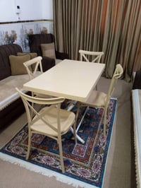 ميز طعام بلاستك • ٤ كراسي • نضيف