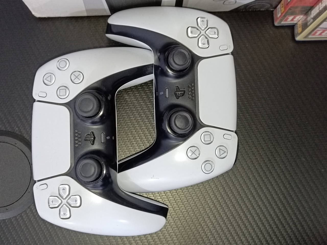 السلام عليكم بلي 5 فات للبيع كامل ملحقاته مع اقراص GTA5 نسخة 5 و ريديد2 عدد الجوستكات 2 مكاني النجف الأشرف حي النداء السعر 675 وبي مجال بصيط ...... بصيط


**إذا كنت صاحب هذا الإعلان وتريد حذفه لأي سبب، رجاءا أرسل رسالة إلى الدعم الفني**