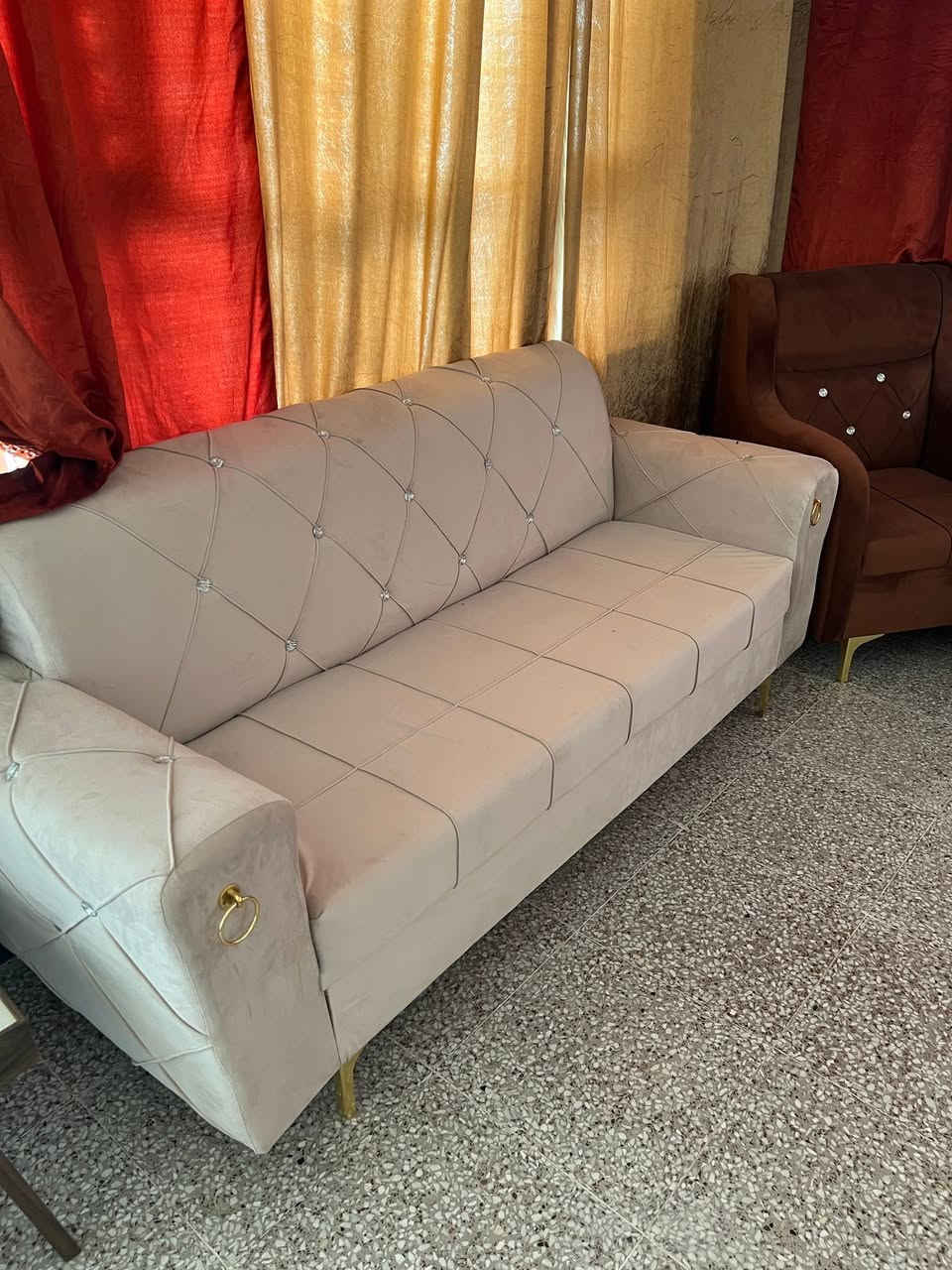 مرحبا،عندي تخم اخو الجديد اشتريتة ب400 ورايدتة ب300 وبي مجال


**إذا كنت صاحب هذا الإعلان وتريد حذفه لأي سبب، رجاءا أرسل رسالة إلى الدعم الفني**