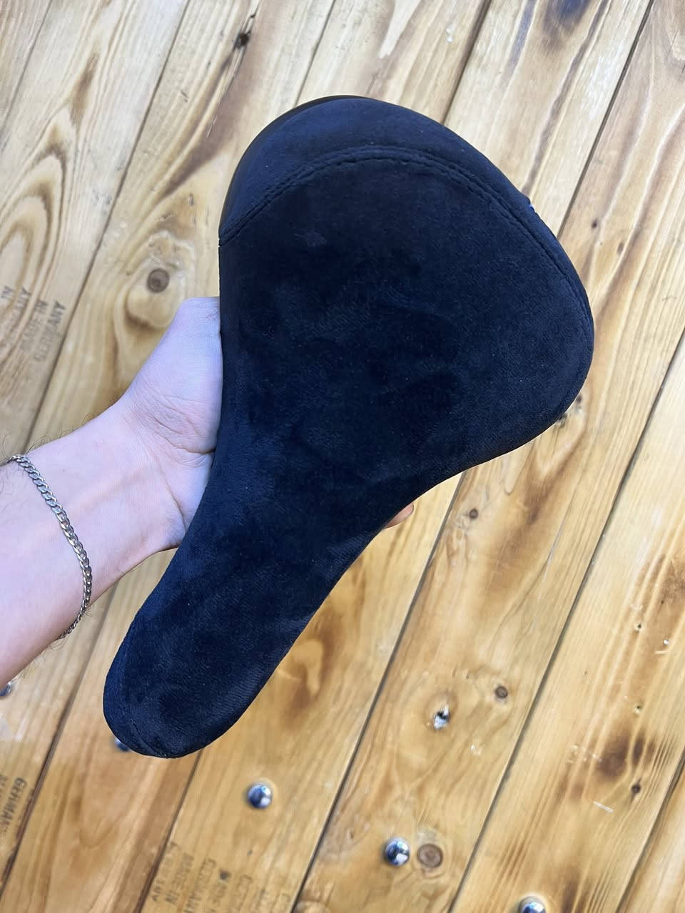 يالله 
متوفر سرج شامو جديد


**إذا كنت صاحب هذا الإعلان وتريد حذفه لأي سبب، رجاءا أرسل رسالة إلى الدعم الفني**