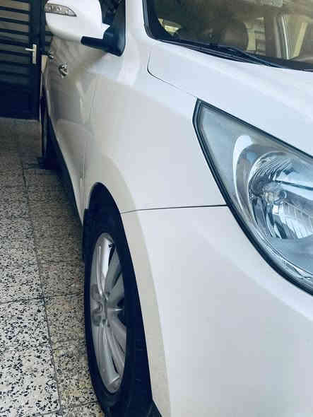 السلام عليكم
توسان ٢٠١٤ خليجي مكفوله من الضربه والصبغ 
حته دعاميات بلادية 
محرك ٢٠٠٠ دوش بلادي
كير بلادي 
رقم بغداد باسمي 
غرفتهه جديدة حيل مامتعوبه
ماشيه ١٣٠ الف 
تخم تاير + صدر امامي وخلفي كله جديد بل كارتون
سيارة جديدة وترايهه يخبل مابيها اي نقص
عارضها ١٥٧ بيها مجال لاتصال ***********
مكاني بغداد حي العامل
