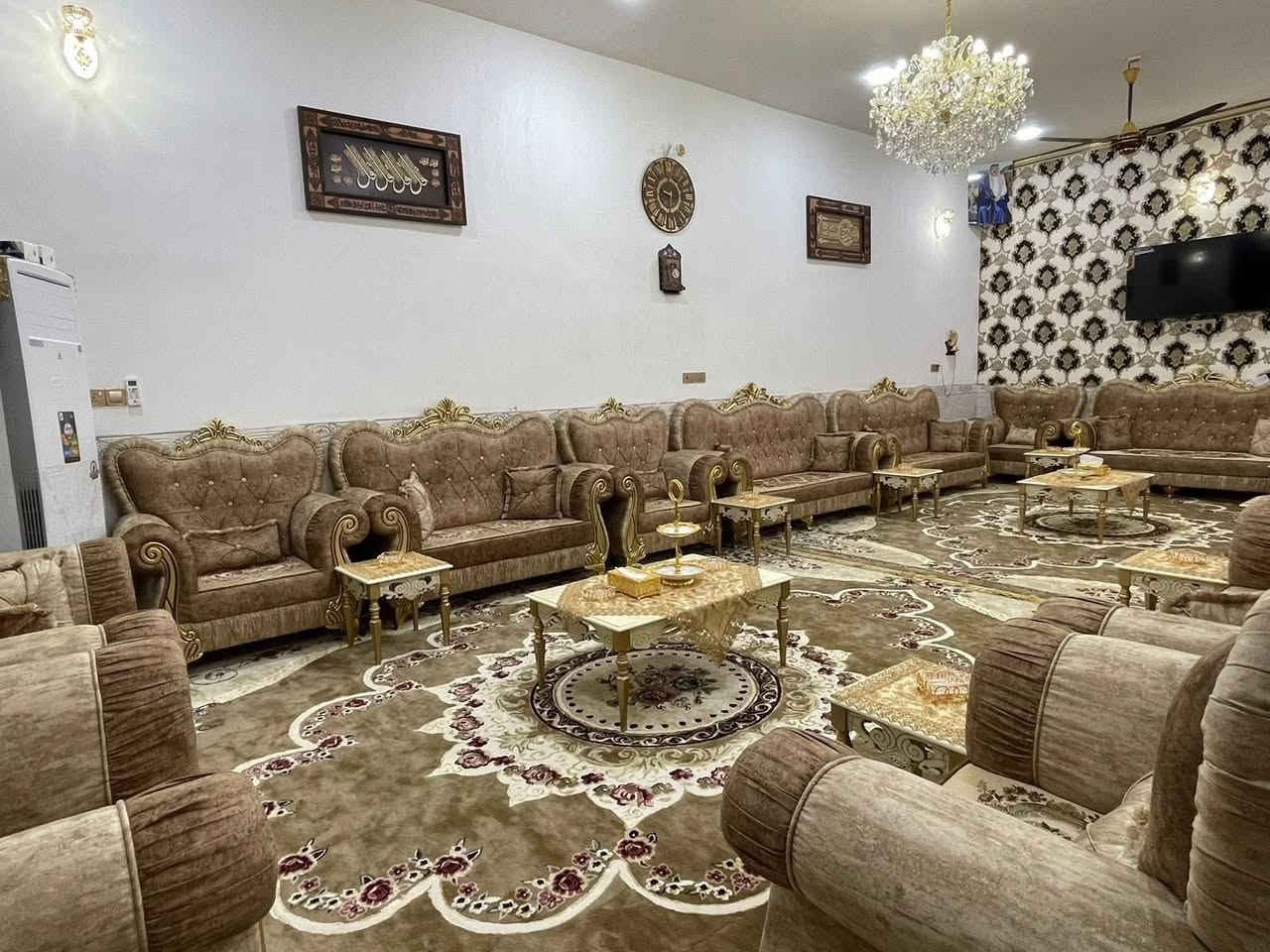 دار طابقين مسلح درجة اولى طابو صرف
في حي الضباط الثانية على شارع 60
المساحة/ 611 متر + فضلة 40 متر
الشارع/ 60 متر
* بناء حديث درجة اولى سنة 2023 *
الطابق الاول يحتوي /
كلدور واستقبال كبير وهول كبير
وصاله كبيرة وثلاث غرف نوم
ومطبخ حار وبارد ومنور داير
ومجاميع صحية وحديقتين وكراج كبير
الطابق الثاني يحتوي/
اربع غرف نوم وصاله
ومجمع صحيات وسطح اول وثاني
* البناء طابوق وسمنت كامل الدار
* الارضية بورسلين هندي درجة اولى للطابقين
* الواجهه تقطيع
* الدار كامل وجاهز للسكن *
للاستفسار الاتصال 
***********
***********
