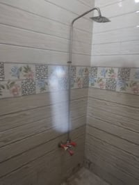 بيت ١٠٠ م طابق واحد نقص فقط الاستقبال أبظهر السايدين قرب أسواق أبوعلي ...