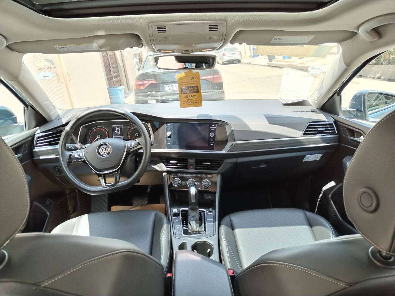 Jetta 2020 se canadi 🇨🇦
سەیارەکە زۆر زۆر پاک و جوان ماوەتەوە 
ماڵی دۆستە 
ڕەقەم و سەنەوی نوێیە 
وەک سبوغ ٧ پارجەی سبوغە 
٢ پەنجە ناو دەرگای هەیەتی ئێرباگ تەنها یەک شان تەقیوە 
پشت و پێش کەپس 
ڕادێتە و بەوابەو حەماوە بەشەرت
نرخی $١٢٦ وەرەقە و محامەلە
هەولێر 
*********** أربيل, العراق
