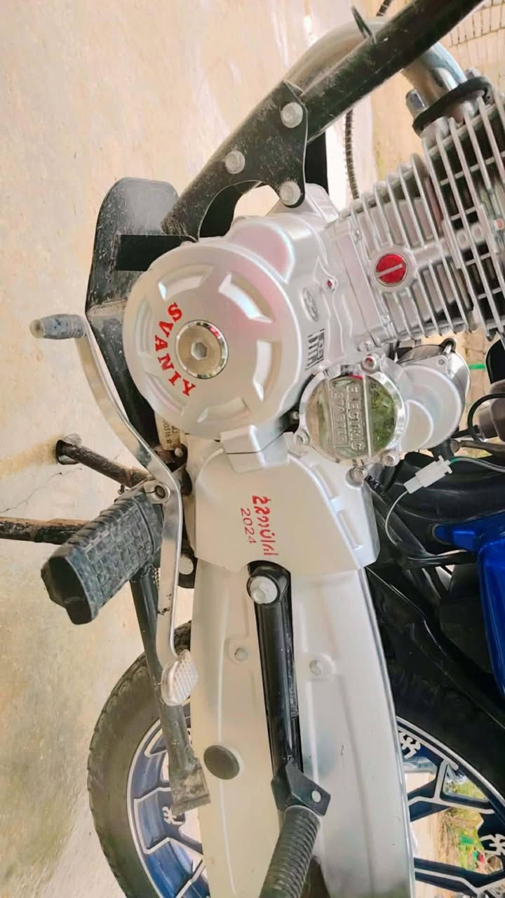 سلام عليكم   ماطور  للبيع  منفيز موجود موديل 2024محرك150 شرط مامفتوح السعر 640وبيه مجال  ***********
