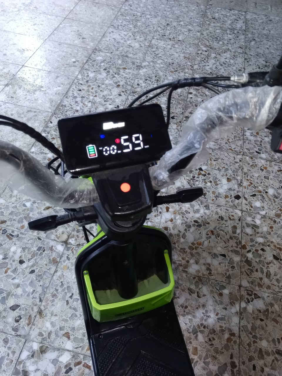 سلام عليكم دراجه شحن للبيع حجم 14تشغيل بصمه وعن بعد بلوتوث مستعمل اسبوع للاتصال ***********مكان بلديات
