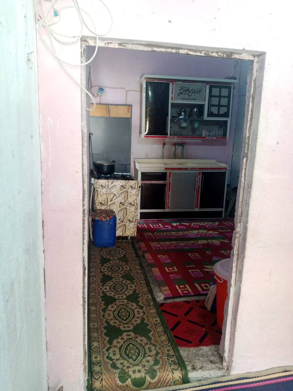 بيت للايجار بحي العامل قرب سوق الوسط ثاني بيت عن الشارع بيه غرفه وستقبال وصاله وصحيات وكراج سياره الهاتف ***********
