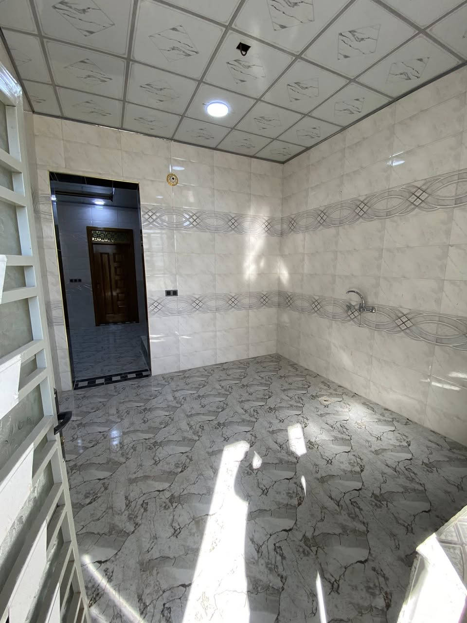 بيت يبعد عن طريق الزوار ٣٠ متر للبيع
مساحتة ١٠٠ متر 
طابوك درجة اولى 
سيراميك للسقف
سند ٢٥ إقرار محكمة 
مجمع آل مصطفى السكني
تواصلو ويانا علمود التفاصيل و العروض الباقية *********** واتساب
@الجميع
#novo
