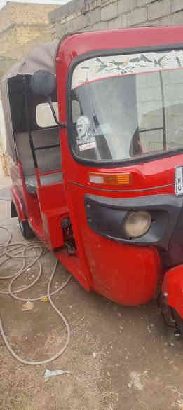 سلام عليكم شباب تكتك مديل ١٨ شهر ١١ حله من الصور السعر ٥٠٠٠ ويبه مجال مكان بغداد حي النصر الهاتف ***********
