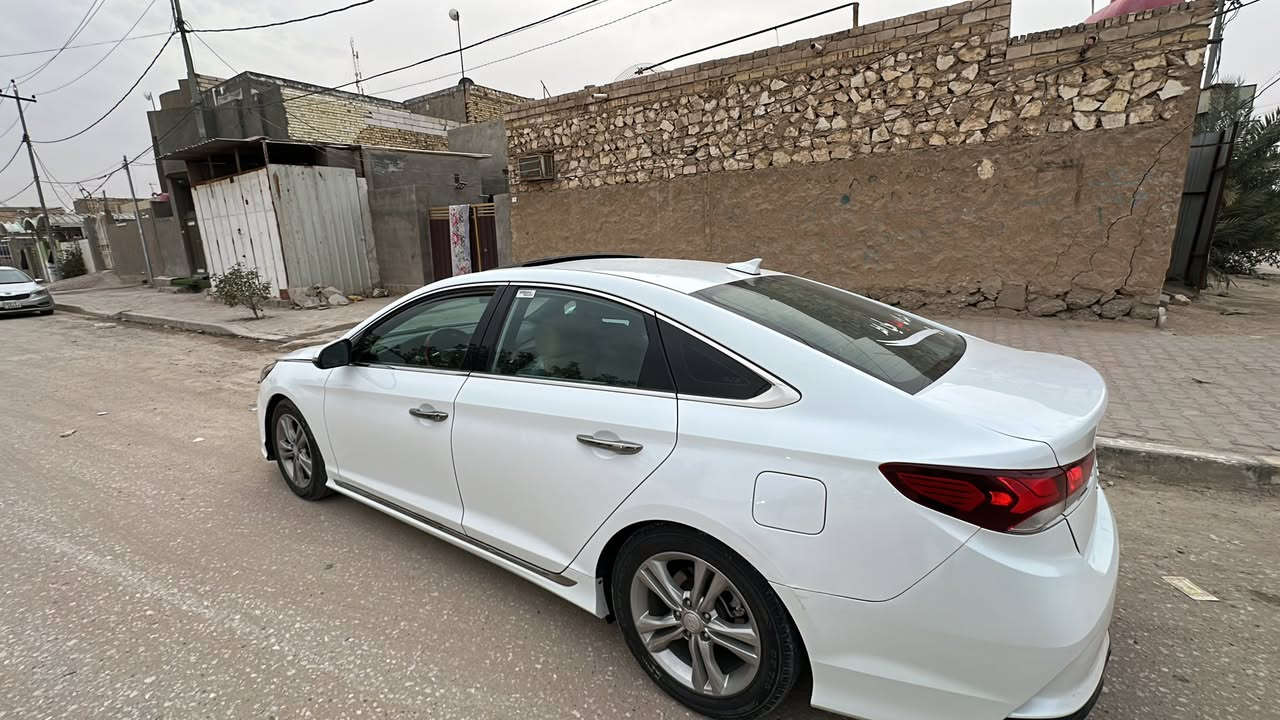 سلام عليكم سوناتا (امريكي)2018 فول مواصفات للاخير +سبورت ،السياره برغي مامحتاجه مال بيت 
محرك2400 المرغوب ، محرك +كير +حداديه  مكفوله  
السعر130وبيها مجال كلش قليل للشراي  مكان السياره نجف
***********
