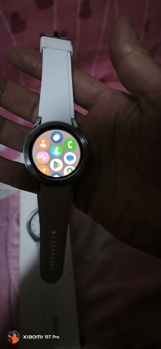 ساعه سامسونك Watch4 Classic
مراوسه بحساب ببجي 
اني اخذتها قبل فتره بــ ورقتين ساعه فول 
وصفات تدعم جميع الخدمات 
وبيها سوق بلي 
يعني موبايل مصغر 
***********
***********
