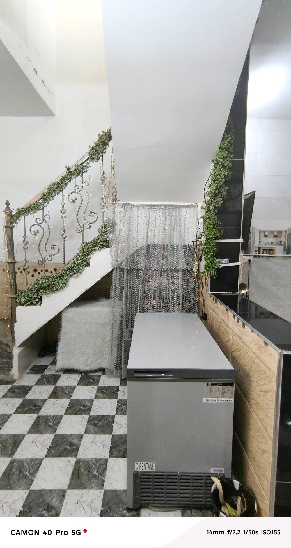 مشتمل مربع ركن طابق واحد منطقه الحسينيه مربع المخابرات قريب جدا من الشارع العام منطقة كامله خدمات مدراس ابتدائيه متوسطة واعدادية ولد وبنات تبليط مي كهرباء مجاري السعر 88 وبي مجال 