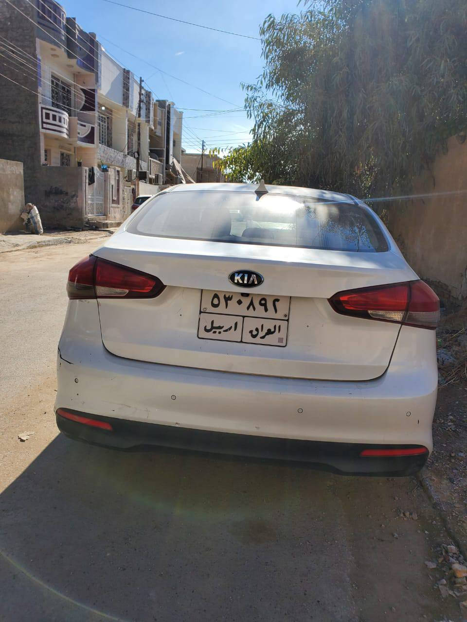 سيراتو اربيليه موديل 17 خليجي
محرك 1600 gdi
سنويه وكاله (ساقطه)
بيها ضربات خفيفه بدون تصليح عل حطتها الضربات 
السعر 130 وبيها مجال بسيط  
العنوان بغداد الثعالبة 
رقم الهاتف ***********
