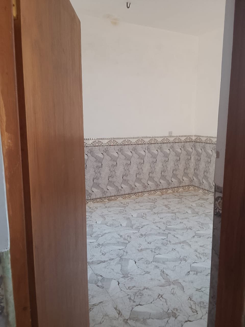 السلام عليكم دار لبيع 150م طابقين بناء حديث 
الحسينه الراشديه لمخابرات شارع ابو عمر سعر خاص 
***********
