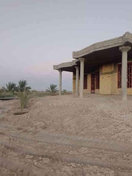 دونم لبيع زراعي في المدينة السورة قرب الصيدلية على جهت المين وتنزل 
مساحت البيت 265 البناء
لان البيت كبير 3 غرف ومطبخ كبير وديوانية وصاله وهول وحمامات 2 وطارمه كبيره اربعه متر اربع دنك السعر 100مليون وبي مجال للاستفسار
***********
