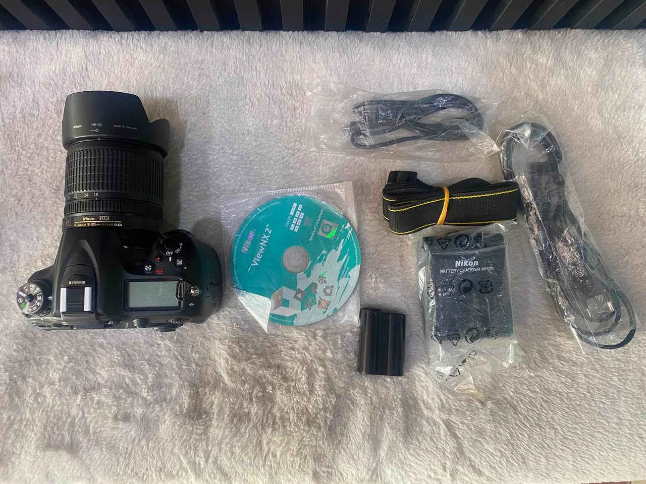 کامیرا Nikon D7100 
زۆر پاک و خاوێنە کارتۆن و هەموو ئەشیای خۆی لەگەلە شەتەری 18k شوختی نیە 
Mob: ***********
