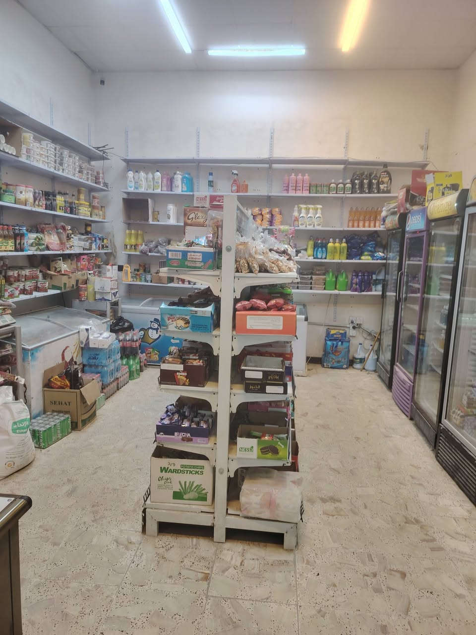 السلام عليكم ورحمة الله...
تحياتي للجميع... أسواق للبيع ماركت الياسر...
الأسواق شغالة وجاهزة وبالقرب منها اعدادية للبنين وردها اليومي من ٣٠٠ لل ٤٠٠ الف...
الشعب قريب ع محطة سما بغداد ع الشارع العام وحين اكتمال الشارع ستكون وجهة تجارية للشارع...
سبب البيع... بعد الماركت عن محل سكني لكوني اسكن مدينة الصدر... للراغبين الاتصال ع الرقم ***********
باقي التفاصيل ع الخاص...
