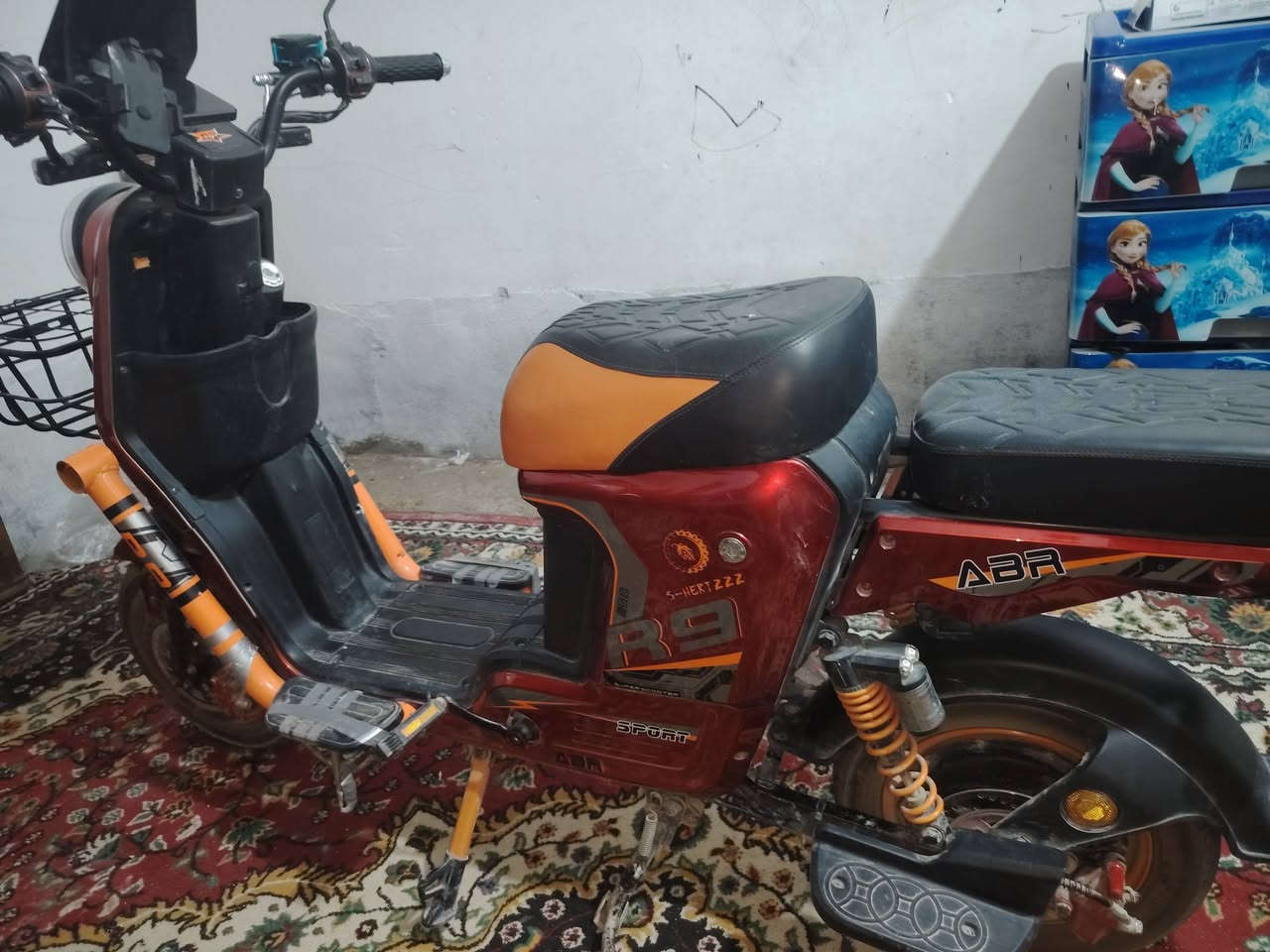 دراجه شحن R9
دراجه نضيفه وبيهه 5 بطاريات وبيهه شي بسيط القبغ مال دواسه واكع فقط السعر الدراجه 550 وبيهه مجال بسيط حك الجيه العنوان ديالى بعقوبه جديده الشط 
التواصل واتساب ***********
