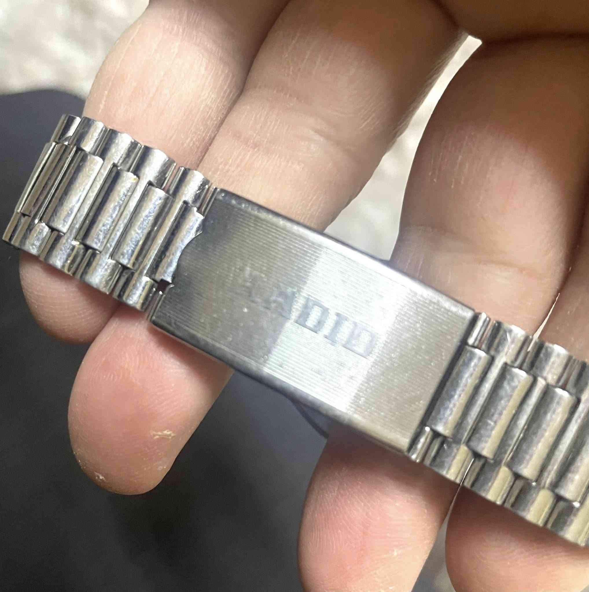 ساعة رادو companion سويسرية أصليه أوتماتيك القطر 34 -36 ملم نافذه التاريخ اليومي والشهري نسبة النظافه ‎%‎95 وقت جداً مضبوط السعر 135 ألف للمهتم خاص *********** المكان كركوك يوجد توصيل
