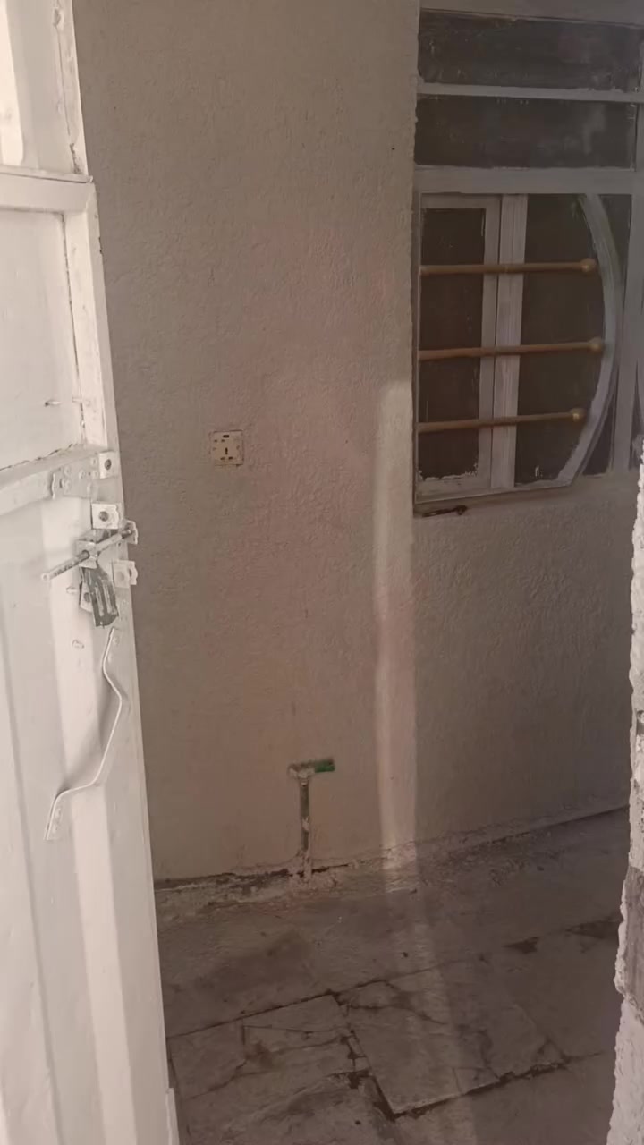 بيت مساحه 75 للبيع طابق واحد
في دوانم شعله شارع الخباطه قريب سريع الجديد بيت مكون من استقبال وصاله مطبخ حار بارد غرفه صحيات   خدمات كامله  صطح شتايكر كامل من كولشي استفسار ***********  سعر 42 بي مجال بسيط
