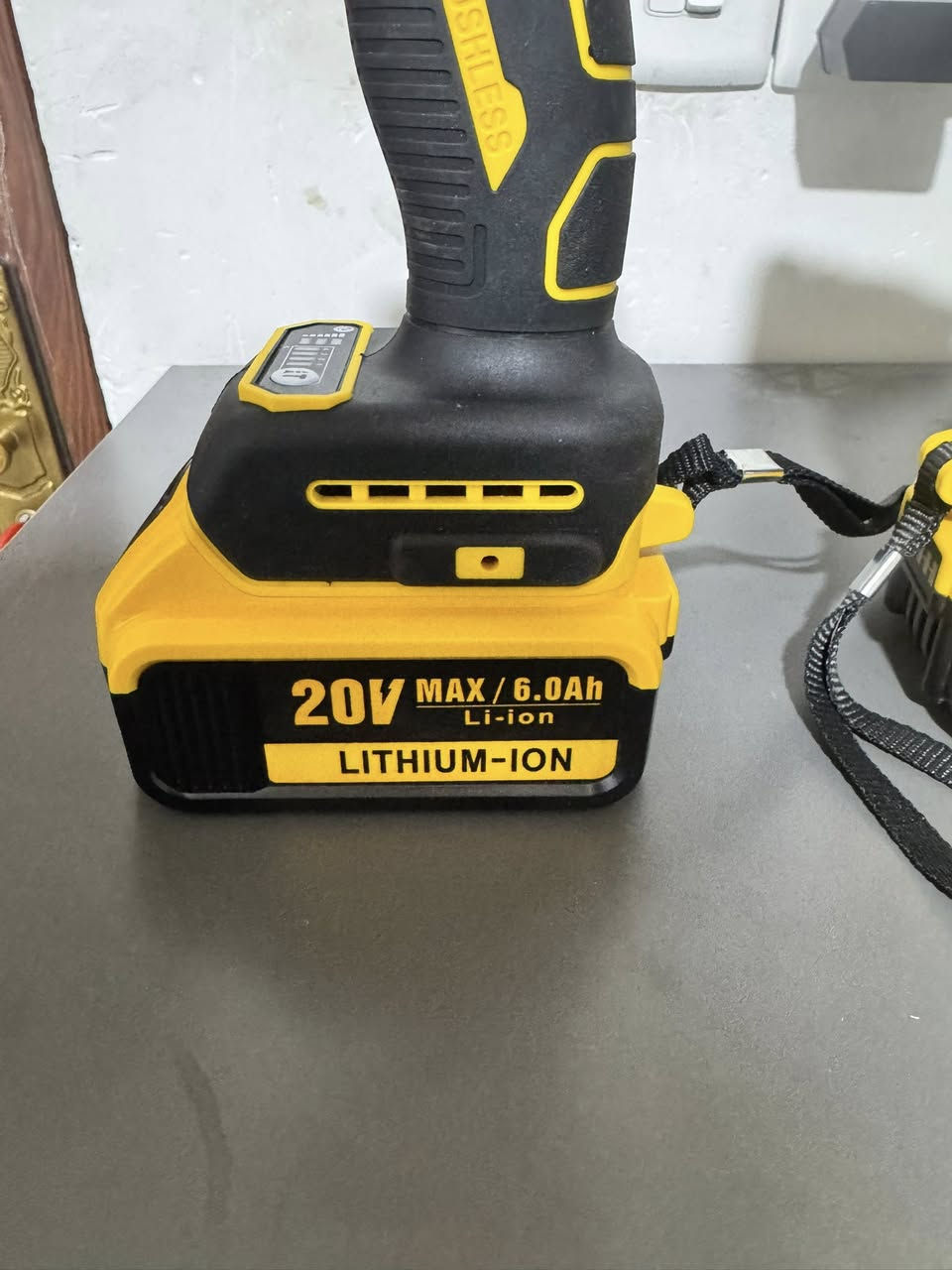 تحياتي للجميع. 
دريل امباكت. امزون.   معه شاحن. وبطاريه.    
السعر. ١٢٥ الف.


**إذا كنت صاحب هذا الإعلان وتريد حذفه لأي سبب، رجاءا أرسل رسالة إلى الدعم الفني**