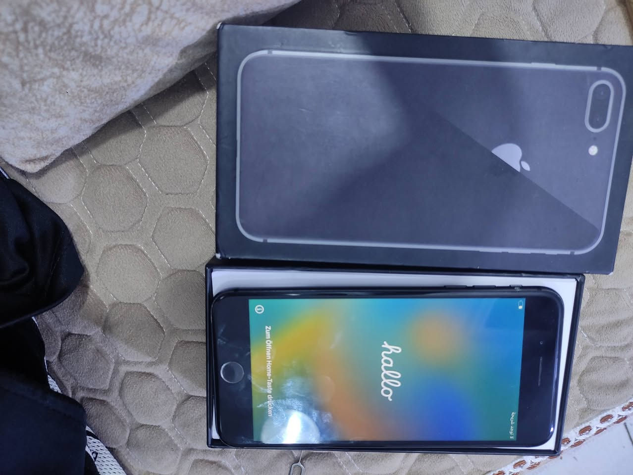 ايفون 8 بلس
ذاكره: 256 
بطاريه: 100 🔋 
سعر:125 🔒
كارتونه مل جهاز وياه 
رقمي:0782 912 9286 

ما متواجد على فيس
ملاحظه مبدل بطاريه فقط
