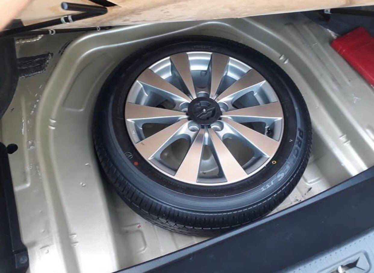 ئه فلؤن مؤديل 2012 
ساخ تاقانه ي هه موئيراق
فول فول مواسه ڤات
تازه داخيل بوه ٢رؤژه
سه ياره كه ١٠٠هه زار رؤيشتوه
شوختي نيه وه سف ناكري
گاعي شه ريكه دانه دراوه
سه ياره  تابلي لؤكه
جؤن له شه ريكه ده ريكه  ي واتازه يه 
بؤنرخ كؤمنت بكه
ژماره ي تلؤن
***********
*********** دخان, السليمانية
