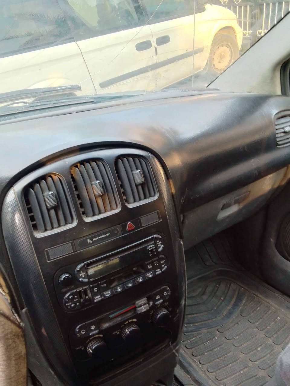 دوج كرفان 2007 محرك 3300 تبريد 3 قطع 
*********** موصل, نينوى
