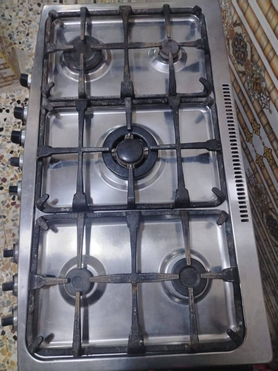 طباخ جديد لبيع لسعر  ١٤٠.  ***********
