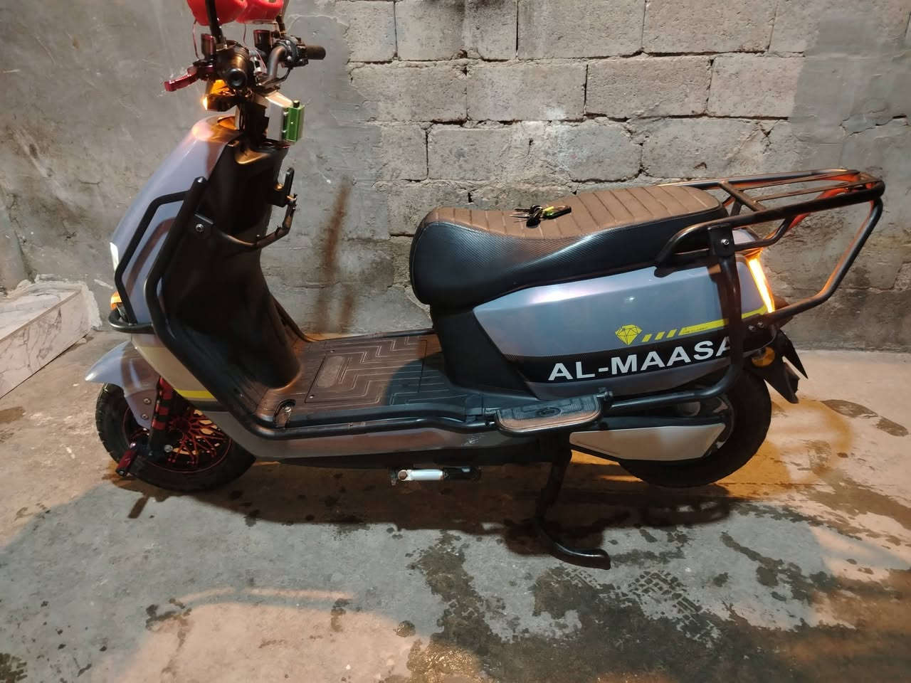 موطور البيع سكنس ست بطاريات بطاريات شديتهن جدد 600وبيه مجال تصال ***********
