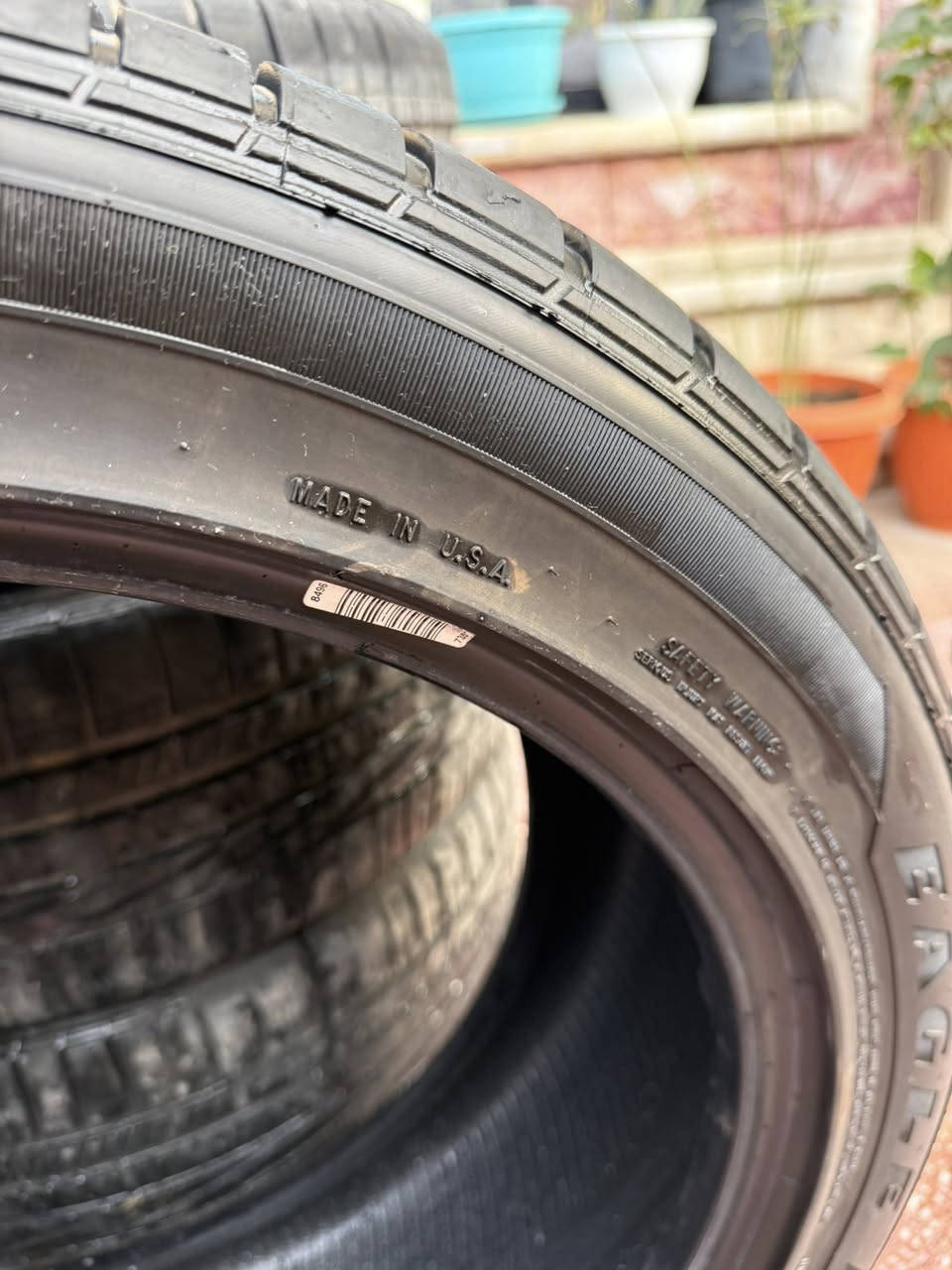 السلام عليكم 

للبيع تخم  تاير Good Year  اصدار   Eagle RS A علامة النسر صناعة أمريكية
انتاج 2023 
قياس  245/45ZR20 
رياضي ابو الحافة البارزة شلته من سيارة جالنجر دخول جديد لان بدلت تخم ويل كامل التاير جديد كلش و مابيه اي عيب او خلع شرط الفحص  
للبيع بسعر ٢٥٠ و بيه مجال بسيط 
للاستفسار 
***********
***********
