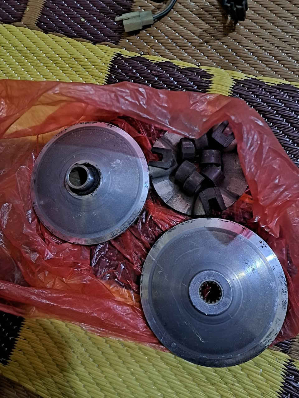 السلام عليكم شباب كلج أمامي مال GTR استعمال قليل  و +++  ومجامع اصليه مال الدراجه فقط دكمه لايت تشكل 
المجامع سعرهن 30الف
كلج أمامي سعره 25
 العنوان بغداد الشعب الجزائر الديوان شارع 40
***********
