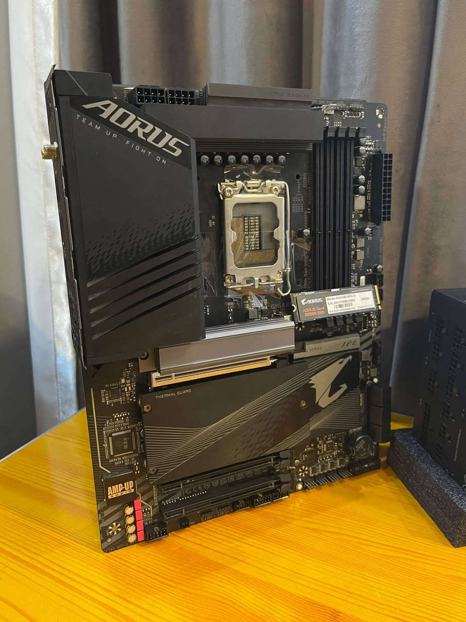 قطع High performance كيكابايت وأوروس 
قطع قليل تلكه مثله وبحالتها وسعره بسوق المستعمل شبه جديد متفرق بينهم فل نضافة مثل الجديد وشرط الفحص /متوفر توصيل

​Motherboard: GIGABYTE Z790 AORUS ELITE AX (DDR5)
​SSD: GIGABYTE AORUS Gen4 5000 E M.2 NVMe SSD (500GB)
​Power Supply: GIGABYTE 1000W Power Supply (GP-P1000GM)
البورد  350 سعر جديد 465 /   ( 115 توفر )
الهارد 100 سعر جديد 155 _ 135 /  (انتو حسبوها)
البور 165 سعر جديد 225 ( فرق محترم )
تلكون القطع واسعارها يم كلش زين بس طلعو الموقع بكوكل وتأكدو
عندي رامات DDR5 وهاردات باسعار مناسبة 
*********** واتس
