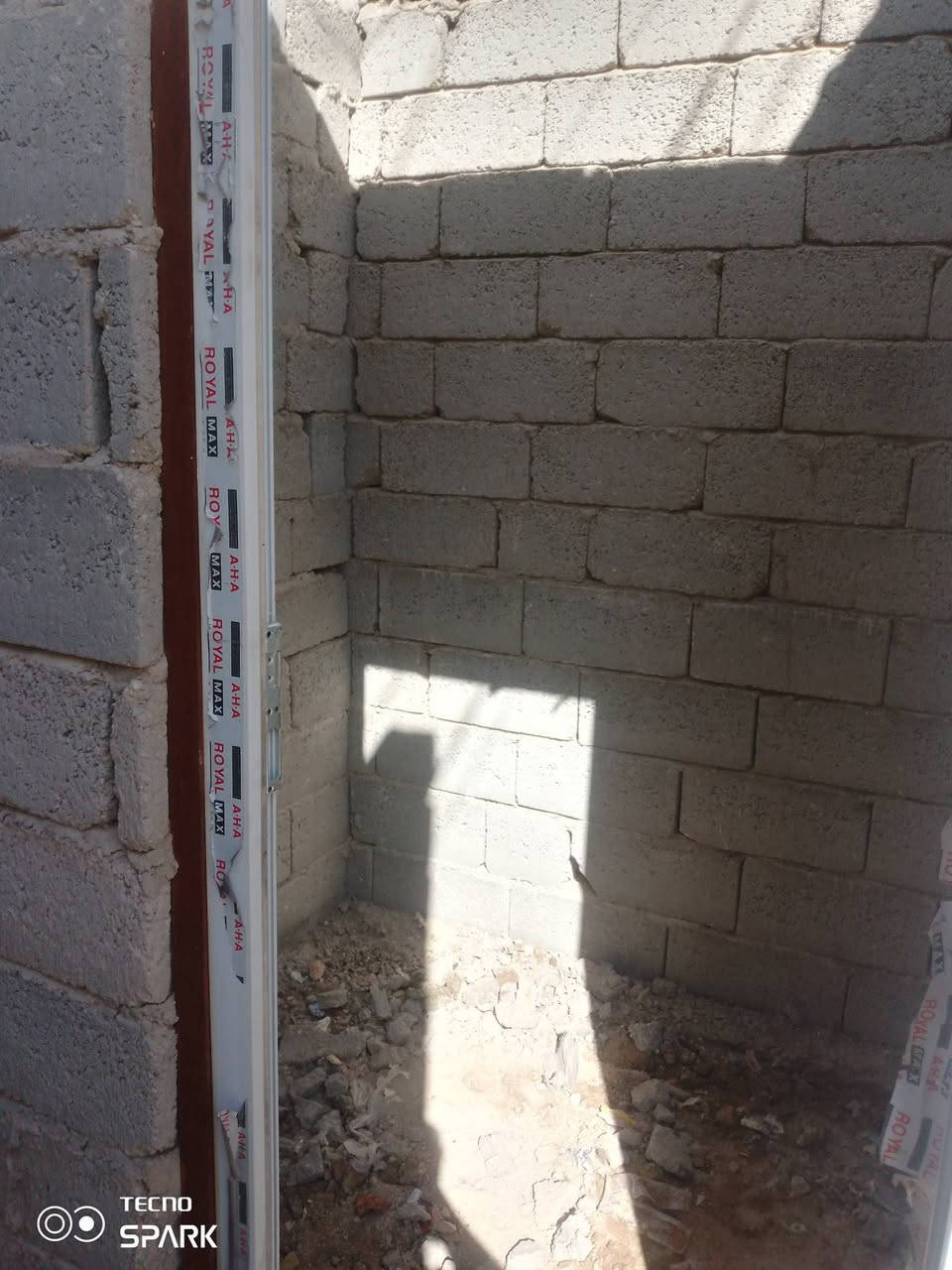 دار للبيع
50متر نهايه شارع السوك من كتر شارع 20
غرفه وصاله ومطبخ وحمام ثنين 
للاستفسار ***********
