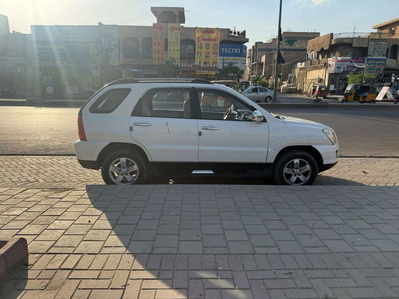 البيع موديل ٢٠٠١٠ السياره مكفوله كفله عامه من الصبغ والطخه والسياره جديده ما ماشيه على إيدي ورقمها سليمانيه  باسمي تحويل مباشر مواصفات السياره فتحه السياره جاهزه من كلشي من حداديه من مكينه تخم تاير جواها اذا أشوفها احلا من الصوره بس بيها بارد بالجاملغ الأمامي والدعاميه على كد شبر والسياره جديده تخبل اخت الزيرو المكان بغداد السعر 128
وبيها مجال حك الجيه والشراي يتصل 
***********
