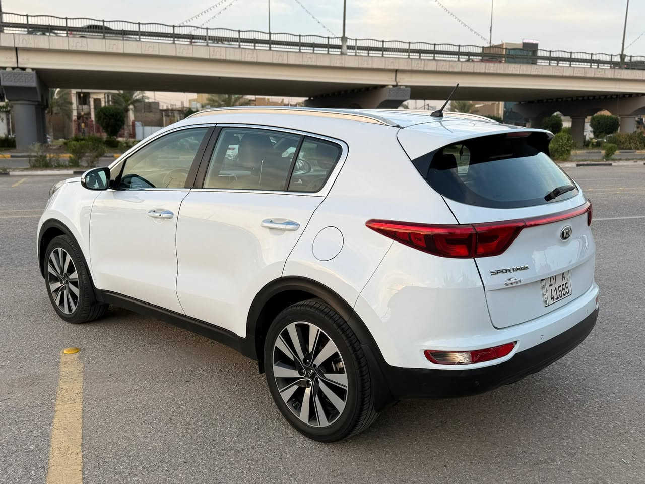 كيا سبورتج خليجي وكالة الدوليه 2017
كفاله عامه رقم مميز كربلاء 
عداد المسافه : 95 الف km
حجم المحرك : 4 سلندر 2000 دوش

المواصفات 
بصمة تشغيل وابواب تشغيل عن بعد 
 زراك لايت - تبريد قطعتين 
حساس امامي خلفي - مري شفط 
شاشه اندرويد - شاشات خلفيه ثنين اندرويد
3 أنظمة قياده - داخل مقاعد قرميدي 
السياره نضيفة جدا وعليها إدامة كامله 
السعر 179 ورقه .. للاستفسار الاتصال 📞
*********** مهندس حسين  
العنوان / كربلاء / حي الحسين
