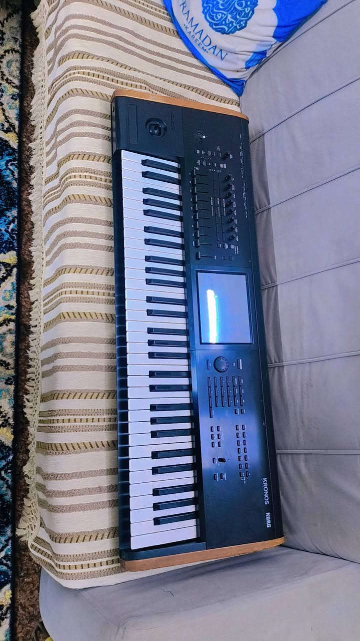 سلام عليكم اورك كرونس 2 نظيف كله شغال مابيه اي شكال للبيع مع برنامج حلو سعرة 25ورقة مكاني بغداد للتواصل فيس وواتساب  على رقم ***********
