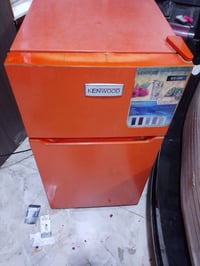 ثلاجه مكتبيه • فول تجميد • فيها مجال