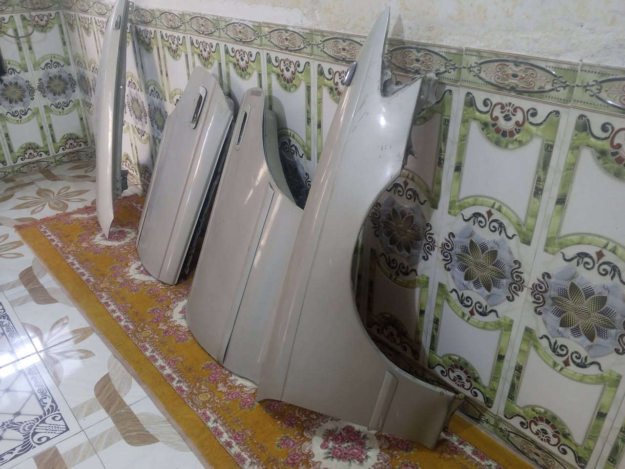 اخوان جاملقات وبيبان خلفي مارك نفخ نضيفة كاملات جيب وشد مكان كربلاء سعر ٣٠٠الف ***********
