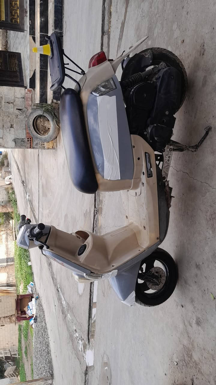 بوليس موديل 2010دراجه جديده وكل نقص مابيها كهربائيات سلف كله شغاله معدل ترايك وين ميعجبك وتجي وشوف بعينك مكينه بلاديه السعر 550 المكان ديالى بعقوبه الهويدر ***********
