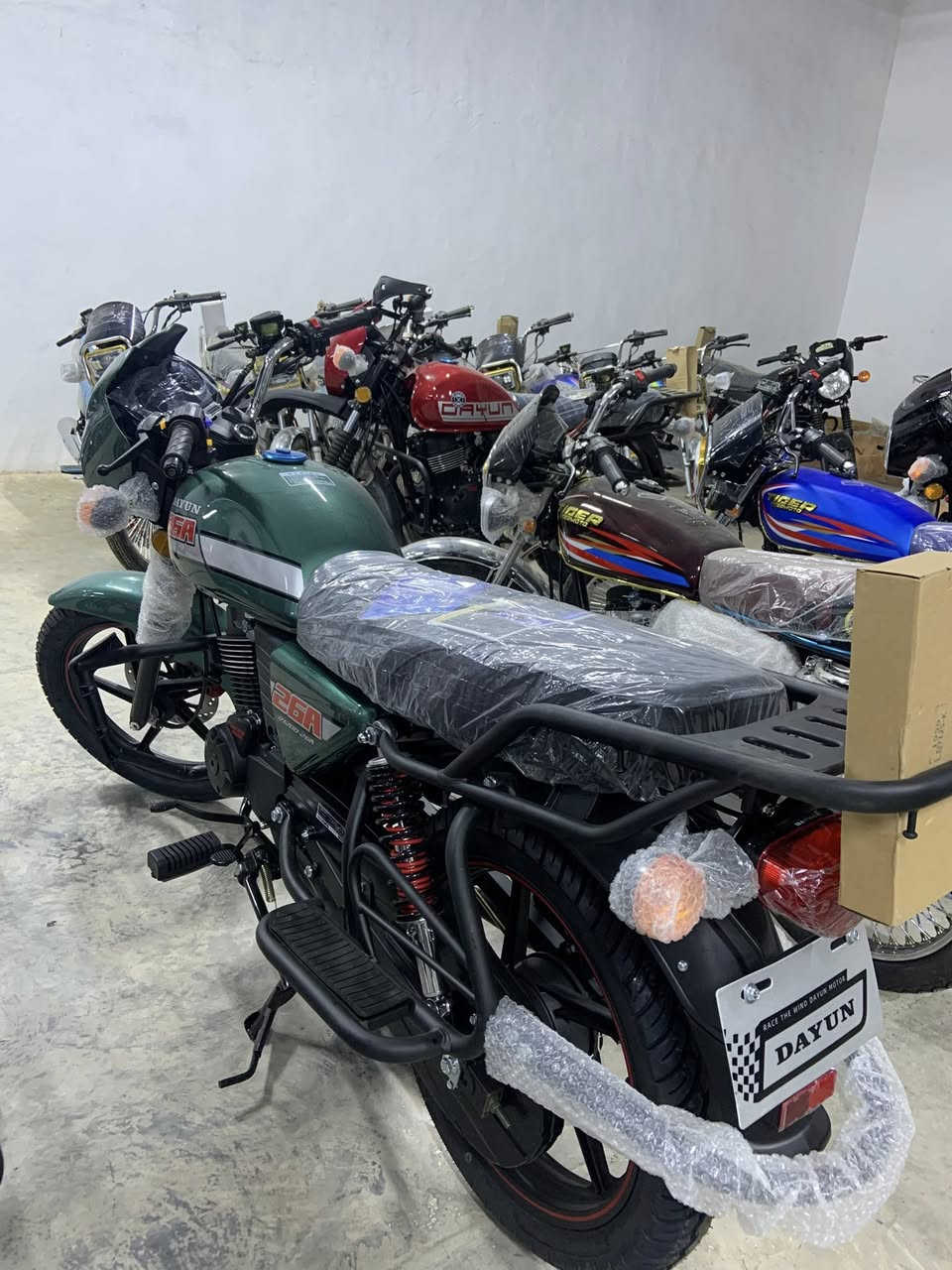 عل  بركت.  (( مجمع الياسري الدراجات ))                  البيع نقداً ويلتقسيط المريح بدون مقدمه الحاملي ماستر كارد  الرافدين  فقط منتسب. متقاعد موضف مشمول بلاقساط                                                         دايون رقم وسنويه كامل.     نقداً.   2600.            دايون بدون رقم.                     نقداً 1600 الف.                     دايون جبلي بدون رقم.  مديل 2026 نقد          سيفان  بدون رقم هونزده.       نقداً. 950 الف.           تايكر.  بدون رقم.                       نقداً.  860 الف.          البيع نقداً وبلتقسيط المريح كل الدراجات    ضمان حقيقي 6 اشهر                                                                عنوان المجمع بابل  الحمزه الغربي الغزالي الشارع العام يوجد خدمت توصيل جميع  محافظات العراق 🇮🇶.                                                           الاسعار بلتقسيط.    دايون رقم  وسنويه القسط  الشهري 190 الف .            دايون بدون رقم القسط الشهري.    125 الف.         دايون جبلي بدون رقم القسط الشهري  135 الف.        سيفان  بدون رقم القسط الشهري 80 الف.            تايكر  بدون رقم القسط الشهري 73 الف.   القسط عل مدار 18 شهر بدون مقدمه.       تصال وستفسار ***********
