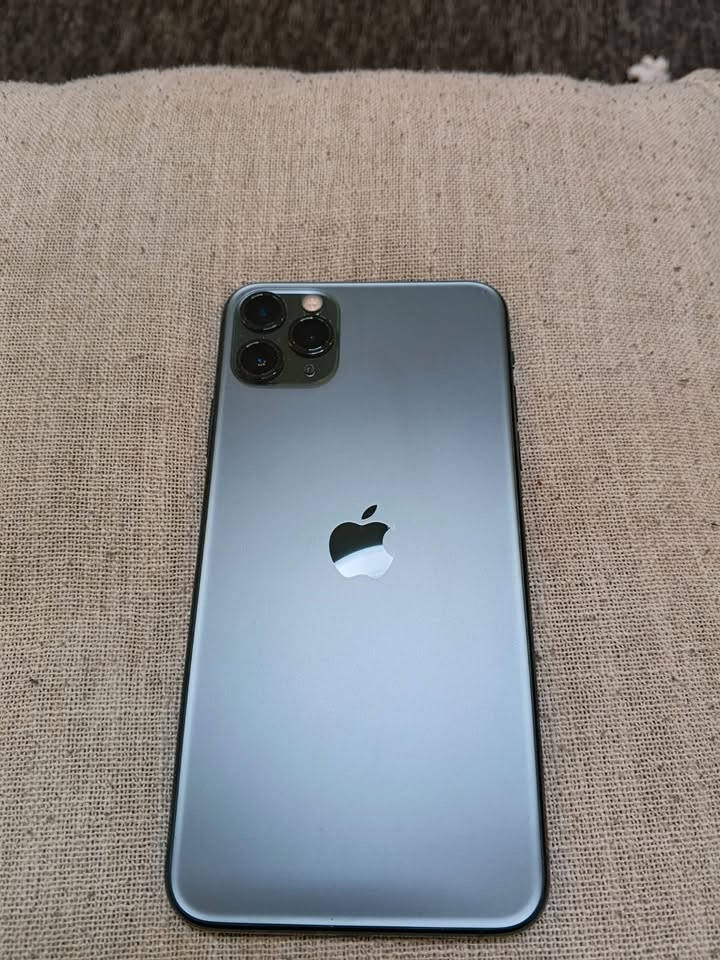 السلام عليكم
iPhone 11 Pro Max 
كارتونة الاصلية والشاحنة الاصيلة 
غير مفتوح ولا داخل صيانة 
جهاز خدش مابيه وباقي التفاصيل موضحة بالصور 
للاستفسار تفضل خاص او واتساب ***********
