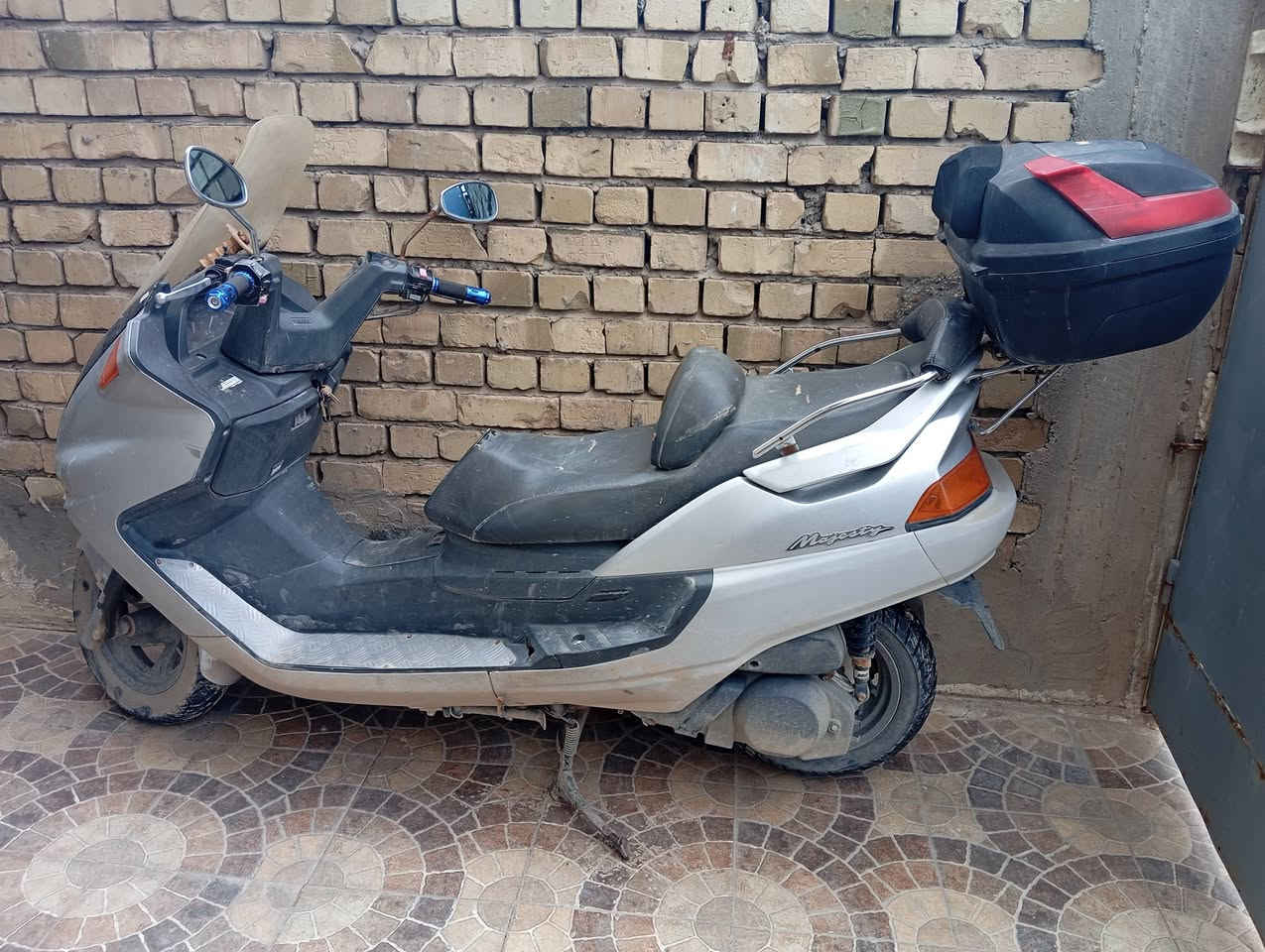السلام عليكم دراجه للبيع سعر 400 قفلها الشراي يجي على خاص 
الرقم ***********
