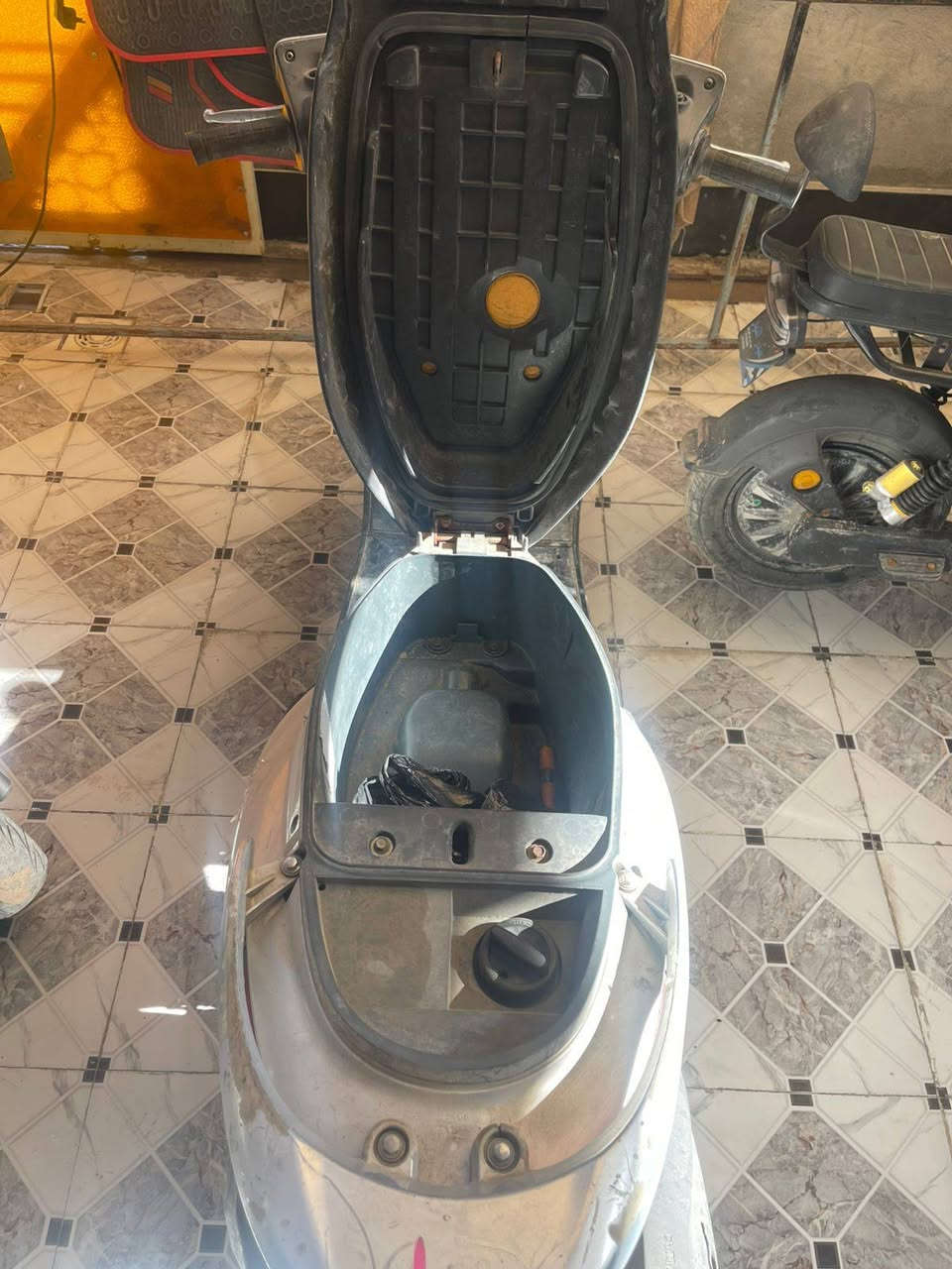 دراجه بريز كامله ما ناقصها شي حاويه قبل سبوع من نزلت اول ما ماشيا هواي ما مفتوحة شلعه ومعدل خير من الله مكاني الجزيرة شارع الإمام زين العابدين رقمي ***********وسعر 900 وبيها مجال بسيط
